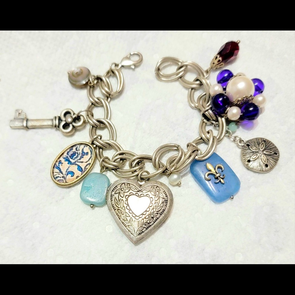 Charm bracelet 7” Silver tone